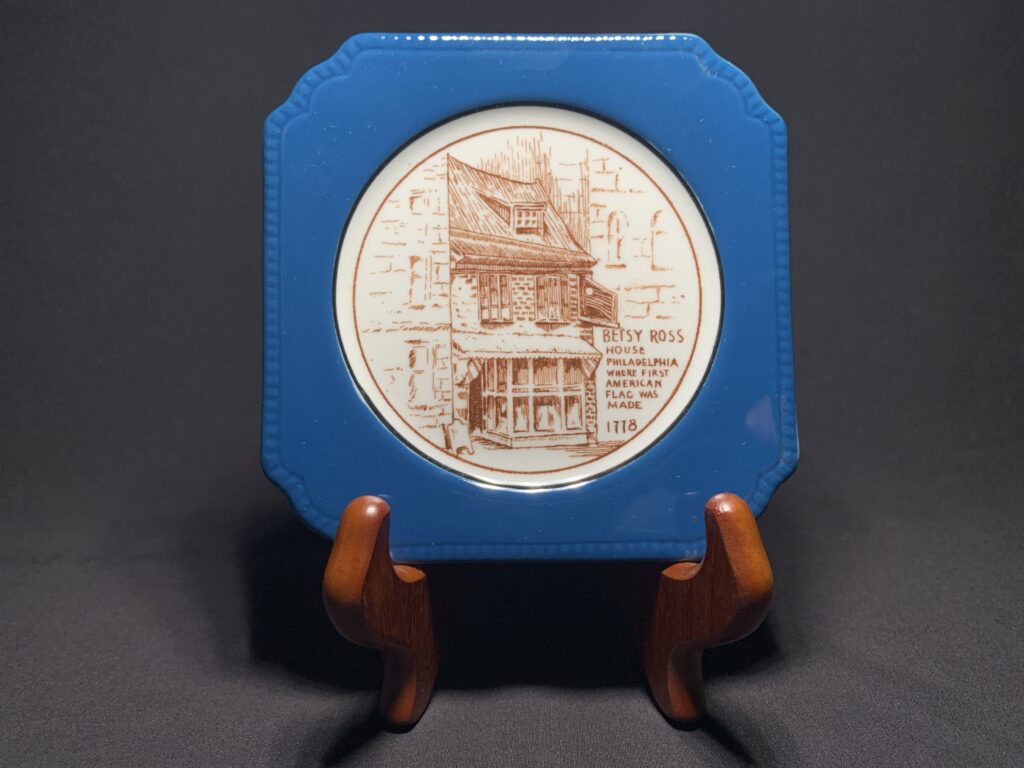 以 Betsy Ross House Circa 为特色的纪念品菜肴。 1925年。