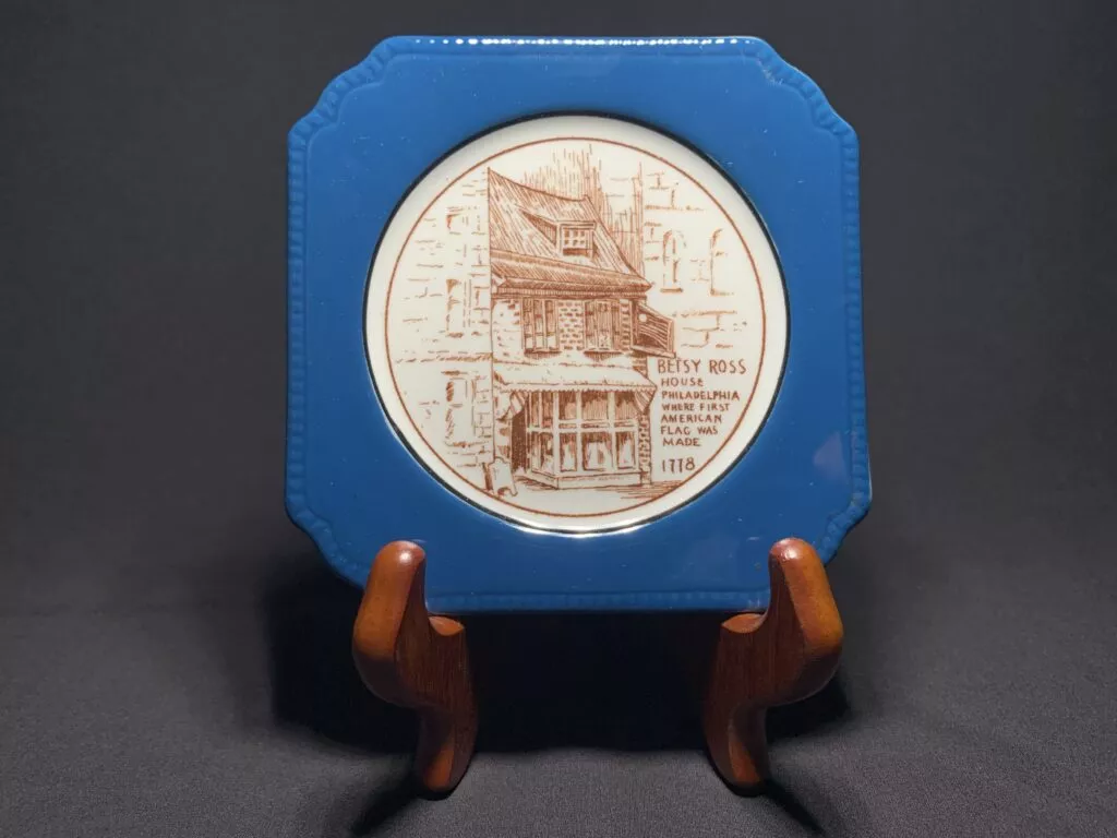 Souvenir Dish featuring the Betsy Ross House Circa. 1925.